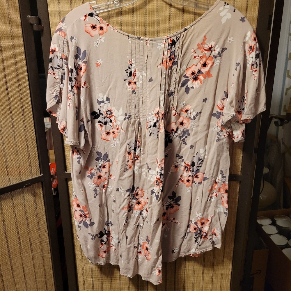 Torrid Size 0 Top🌸 - Picture 2 of 4
